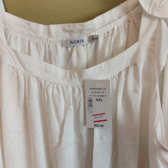 NWT White Reitmans Top - Picture 2 of 3